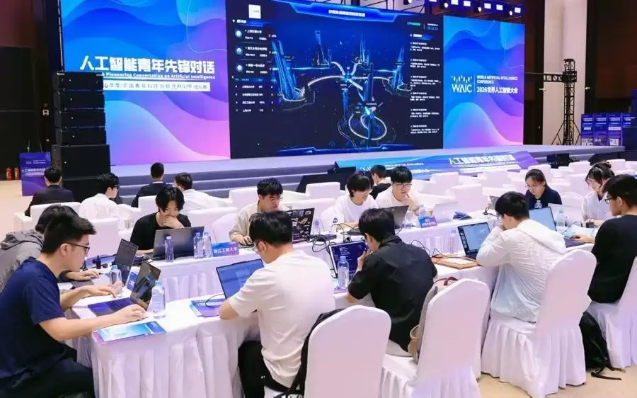 在西岸:见证年轻事业的成长模样