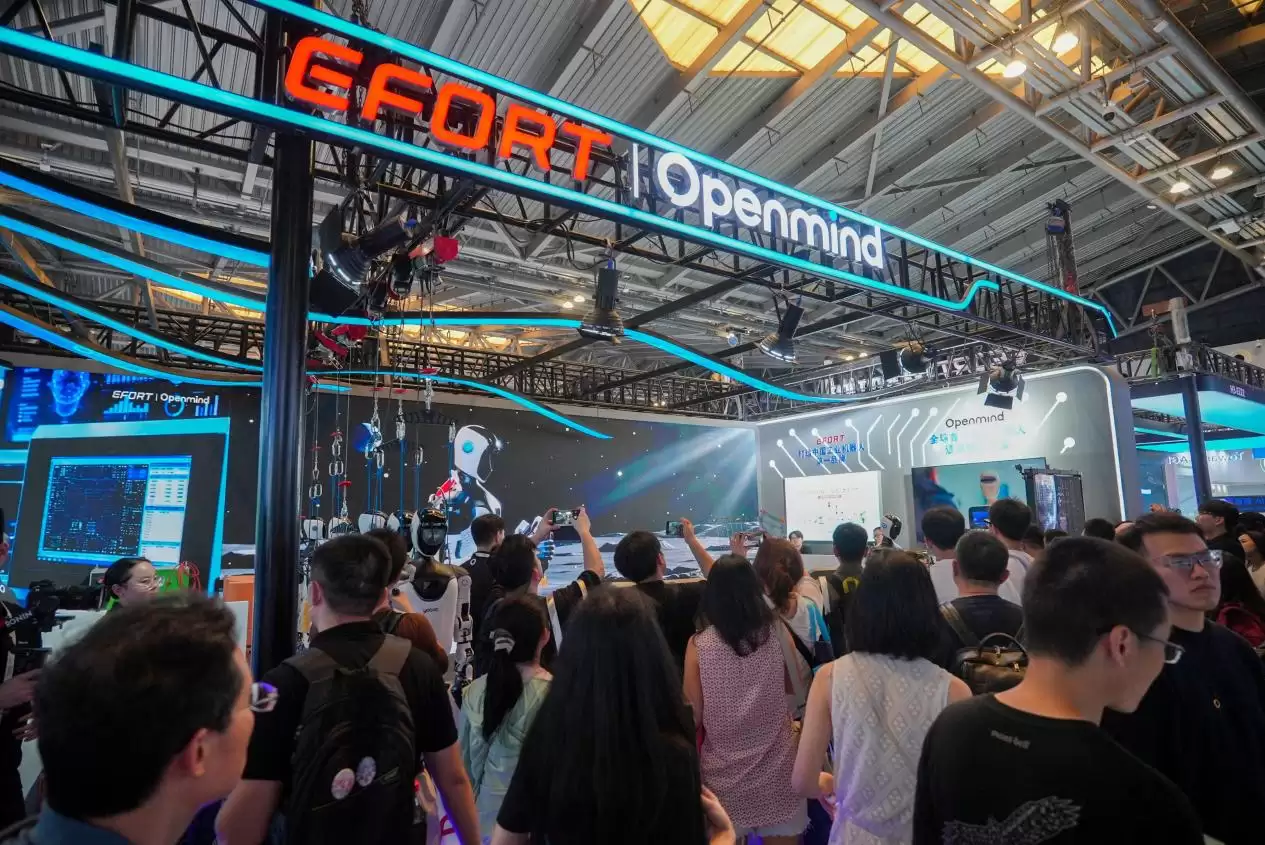 2026WAIC面对面|具身智能的另一种答案 让机器人学会干活