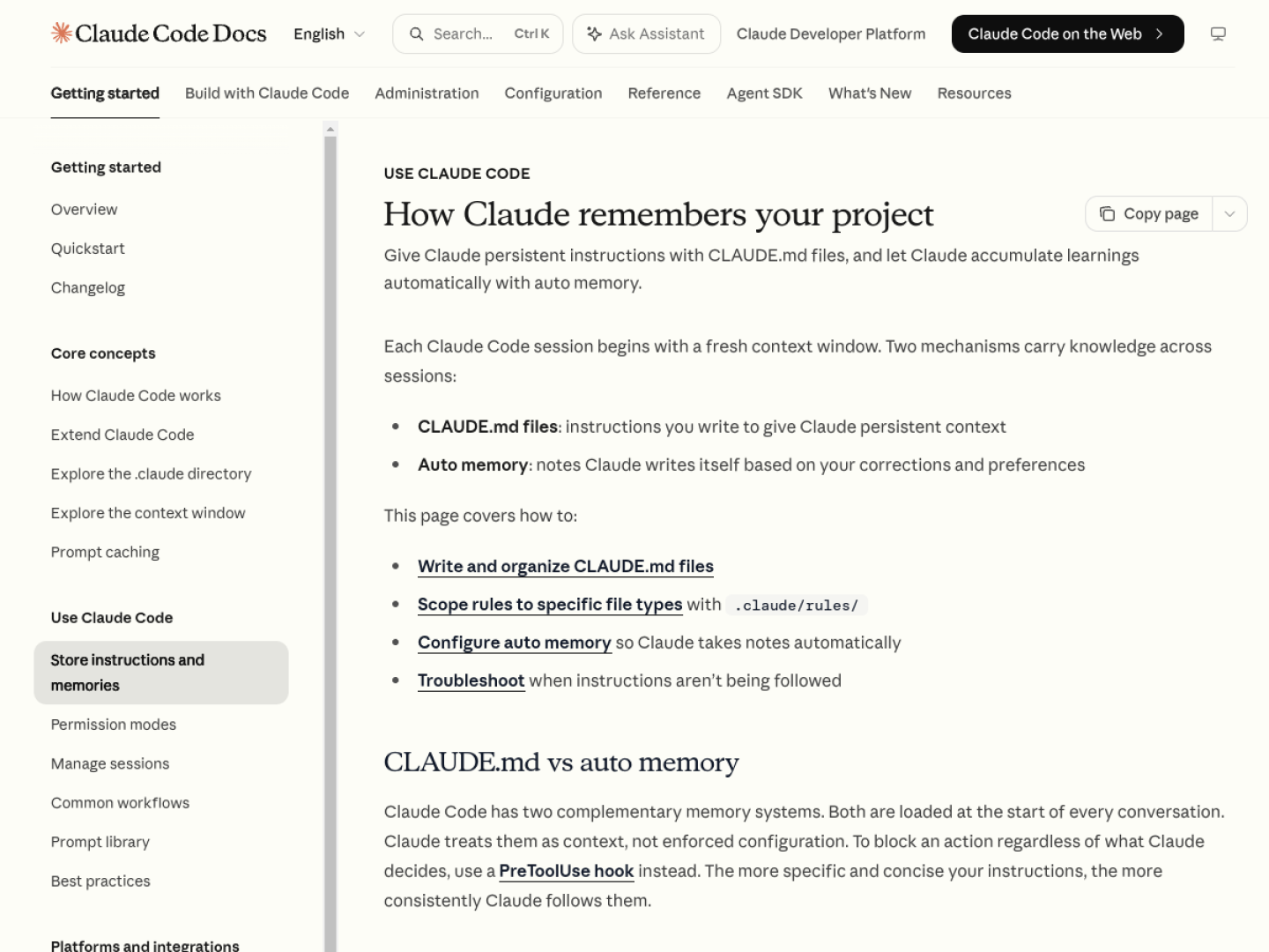 Claude Code 官方文档说明 CLAUDE.md 提供跨会话项目指令并与自动记忆配合