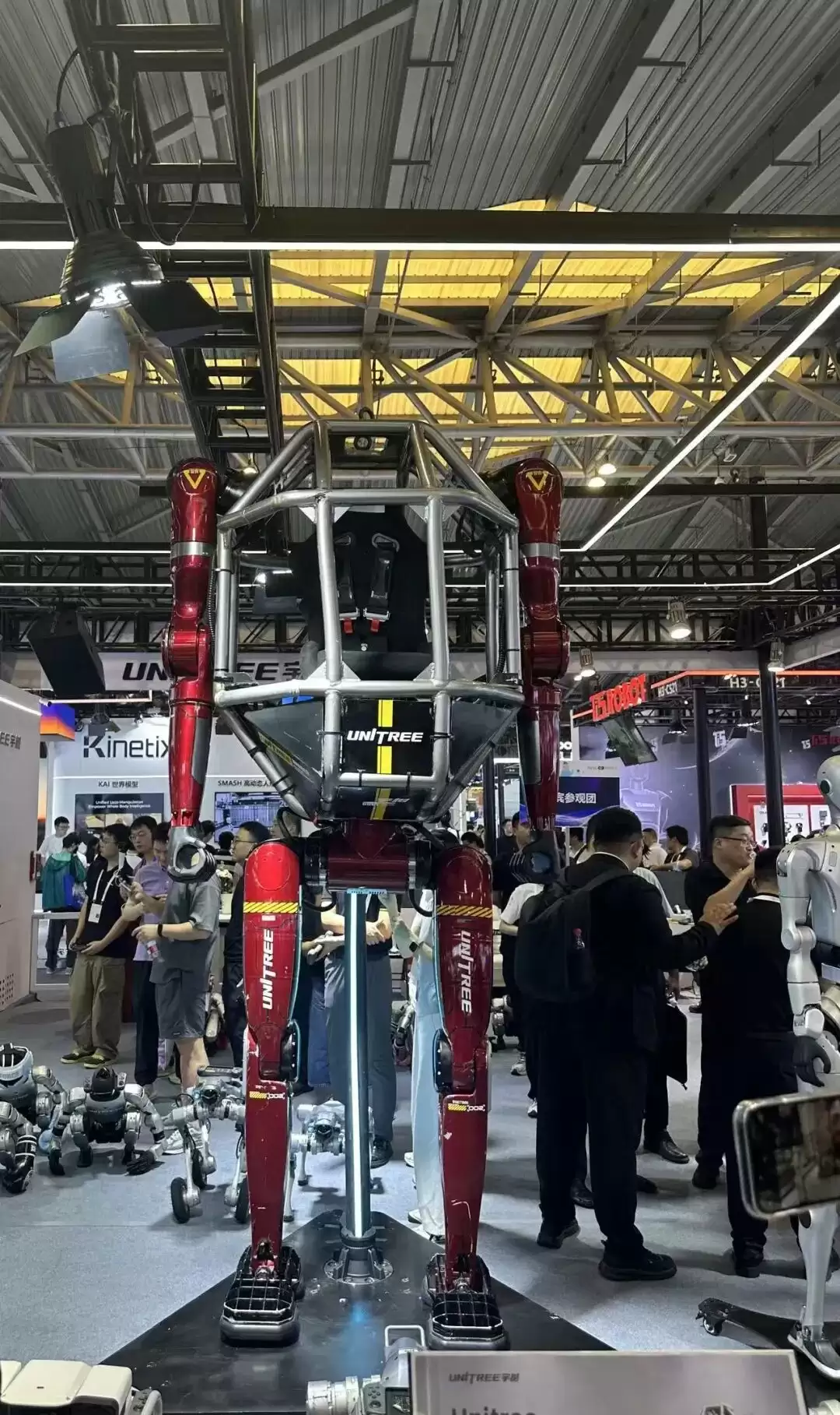 2026 WAIC落幕：满场AI新物种背后 隐藏着物理 AI 的终局线索