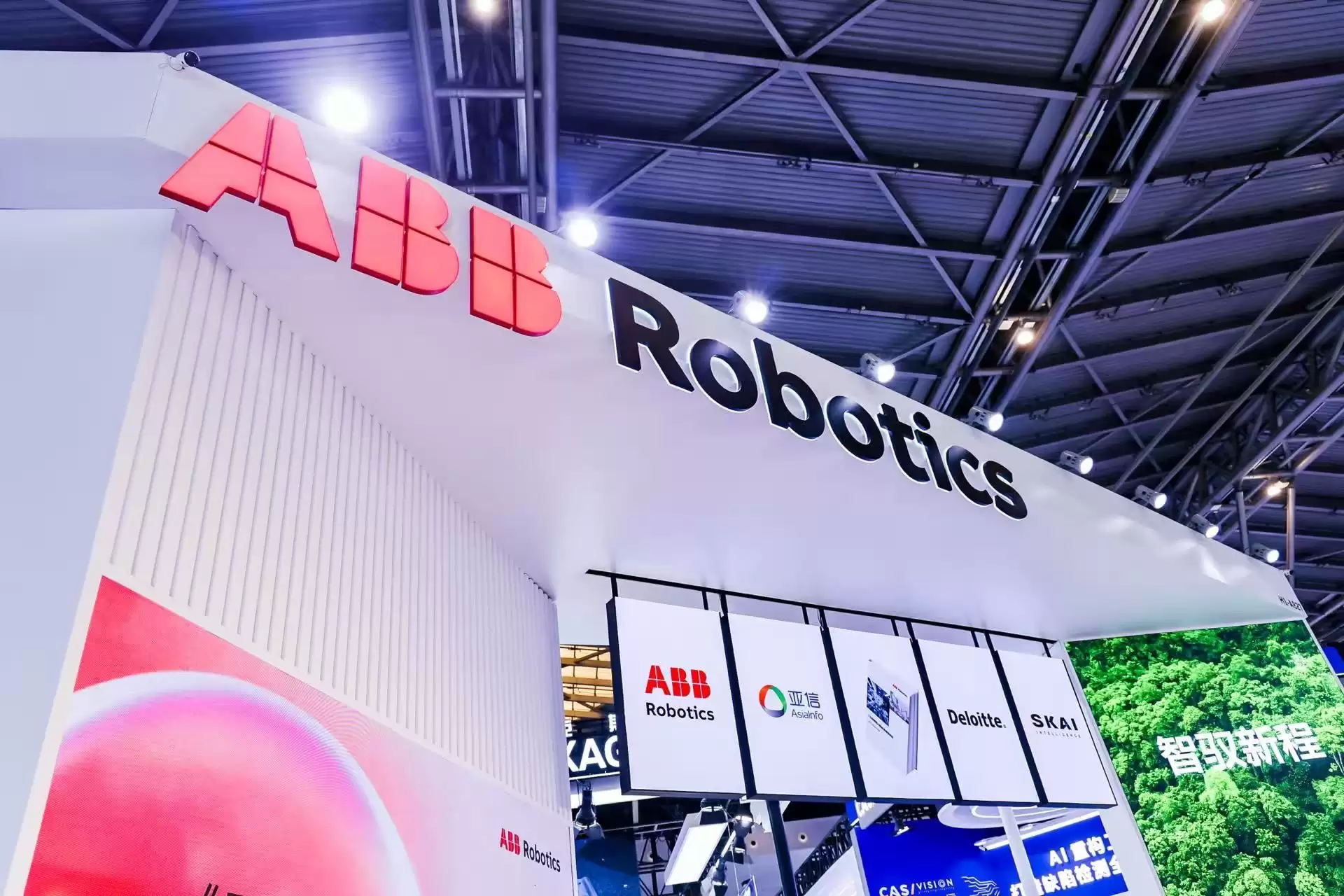 SKAI Intelligence在2026 WAIC 参与《工业级物理AI赋能高精密制造》白皮书中文版发布：并与 ABB机器人举行战略合作签约仪式