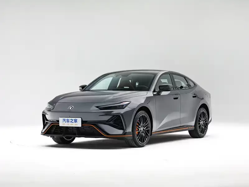 长安UNI-V实测油耗9.6L/100km：城市通勤更省心