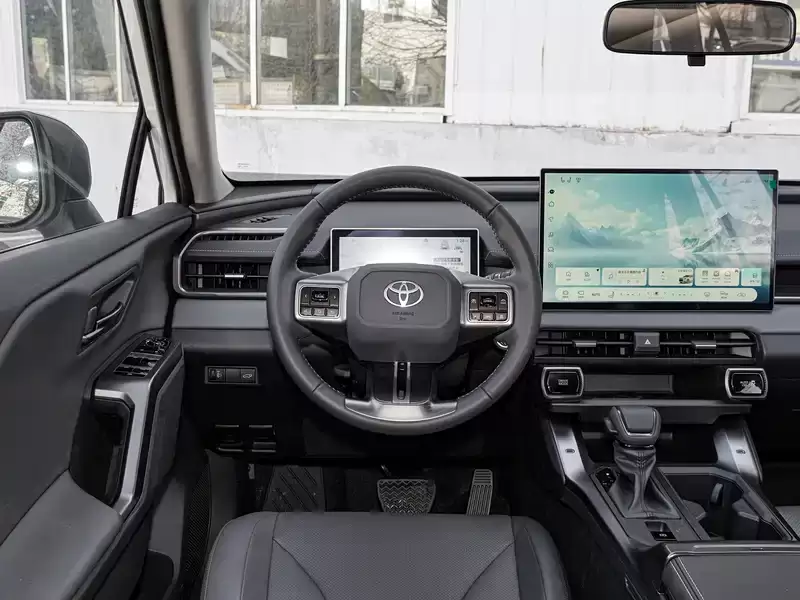 RAV4荣放全系标配主动刹车：安全有保障