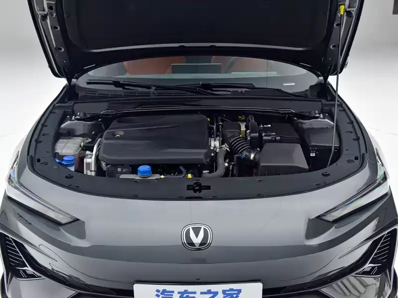 长安UNI-V实测油耗7.0-9.0L/100km，高速路段燃油经济性亮眼