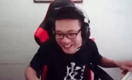 大司马杯PUBG主播赛S2开赛：呆妹小飞首局吃鸡 百万奖金争夺战打响