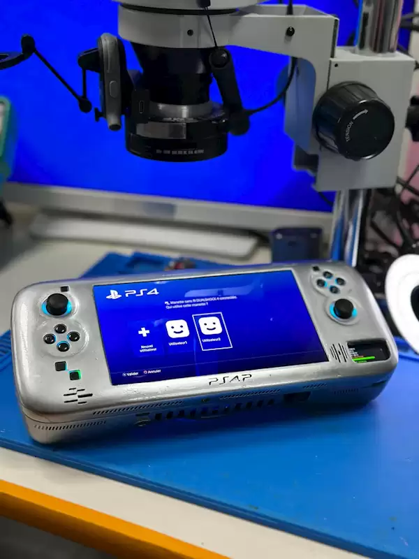 网友展示超强DIY实力 将PS4改造成掌机