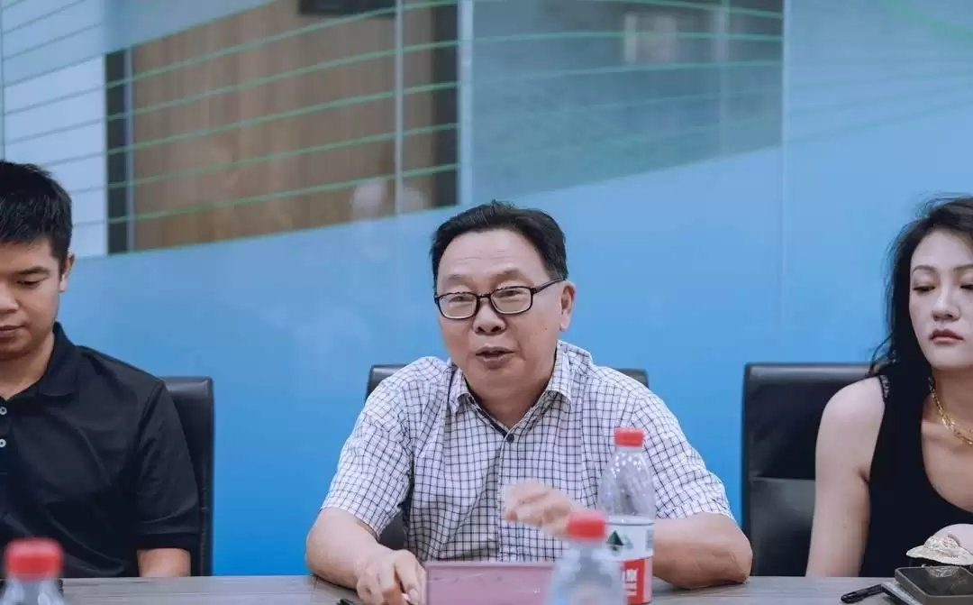 专注超级智慧体AI赛道:黑马之星走进硅基生命
