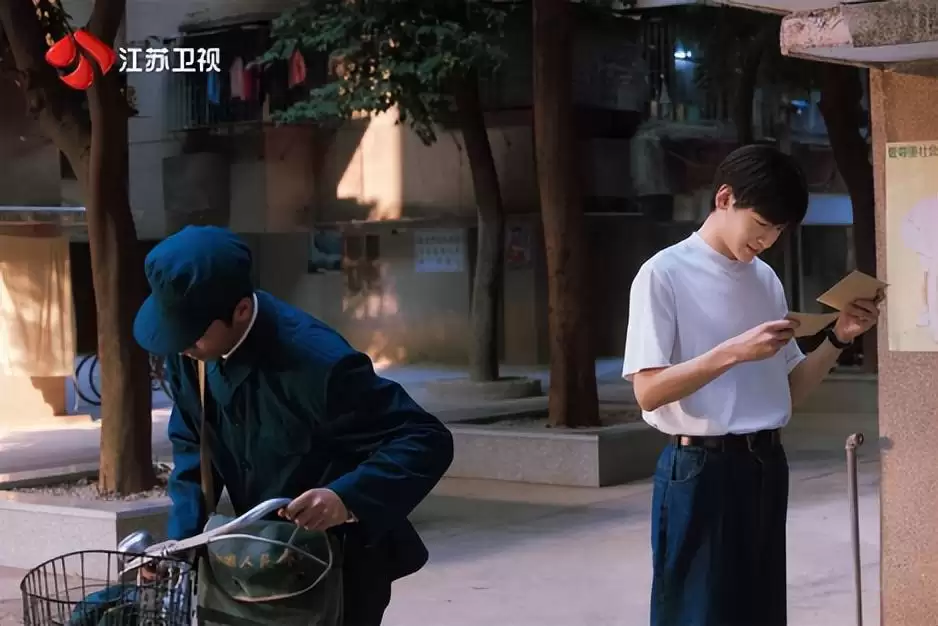 周也翟潇闻打工人魂穿1983卖鸭蛋逆袭《你好1983》江苏卫视开播