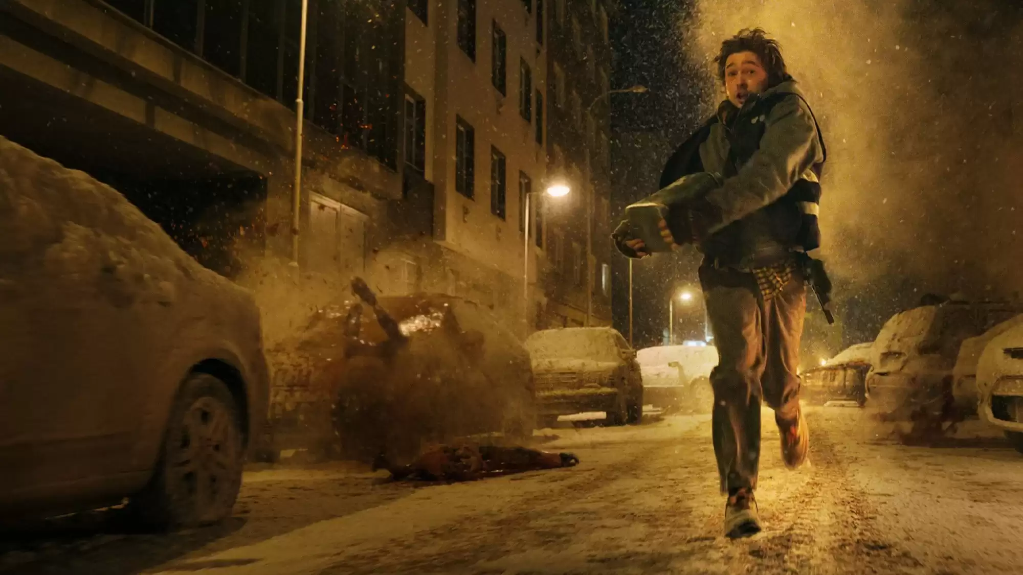 《生化危机4：重制版》导演 Zach Cregger 透露：主演 Austin Abrams 在拍摄预告片中的丧尸戏份时险些丧命