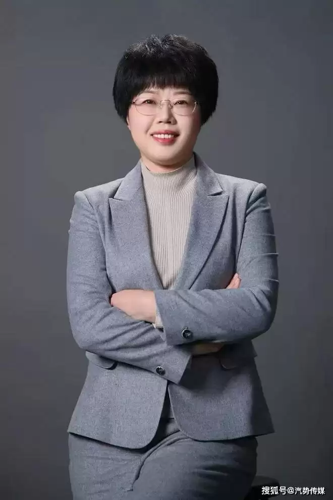回归百日张明霞操刀新叙事:奔驰纯电GLC开启电动化新征程