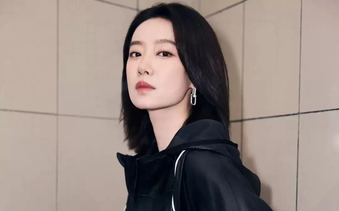 张小斐和热巴同台发力：看中国女足的时尚新表达
