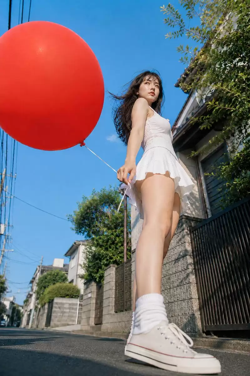 夏日低角度气球人像