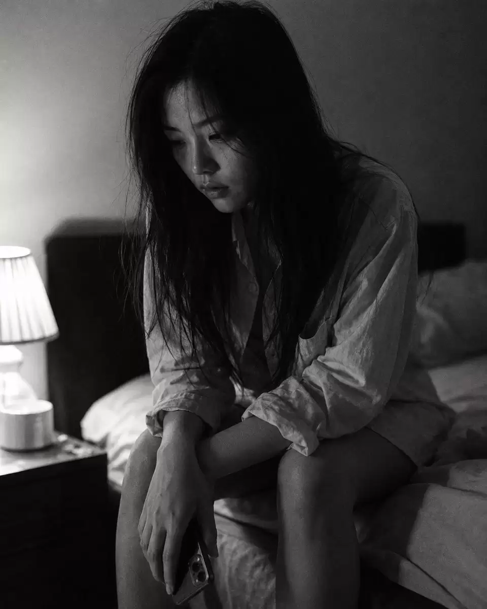 卧室：黑白纪实肖像