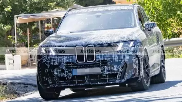 2027款宝马X5 M60 xDrive谍照现身 D柱回旋镖雕刻成独特身份标识