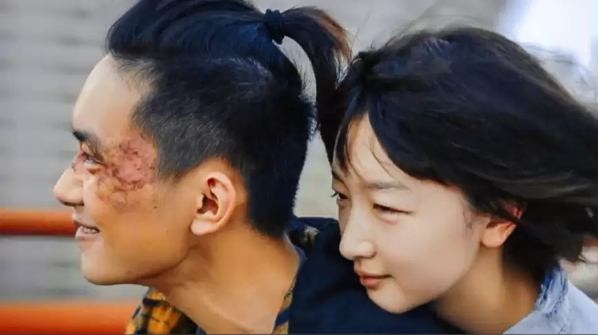 张婧仪《野狗骨头》比关晓彤的《耀眼》好看：像剧版《少年的你》