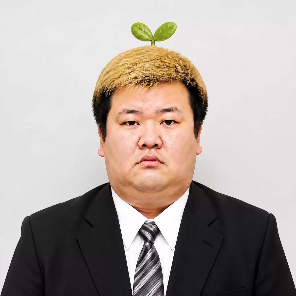 严肃商务人士头顶嫩芽