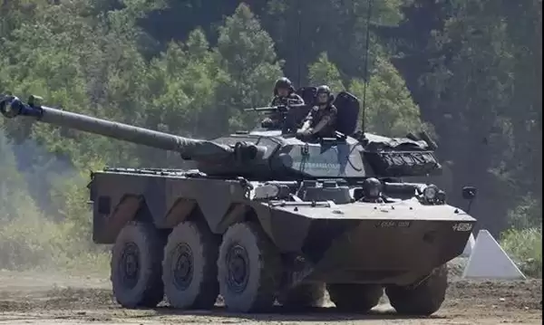 AMX-10RC轮式侦察车《巅峰坦克》