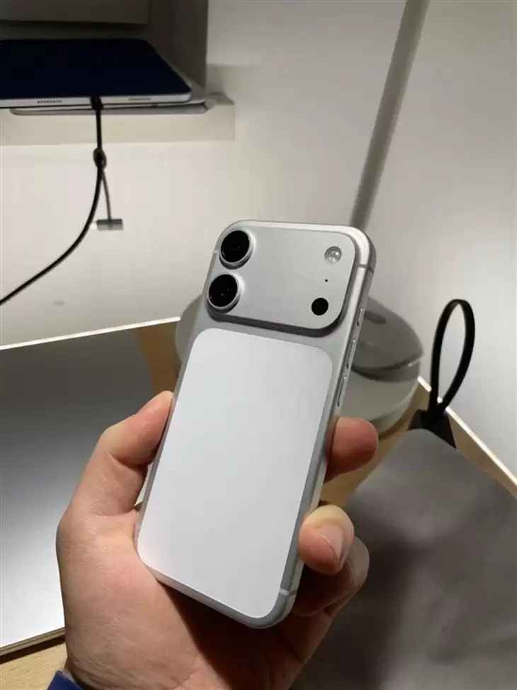 标准版也有Pro级观感 iPhone18标准版设计曝光