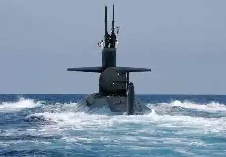 《装甲前线》核潜艇潜入深海后能在水下待多久？