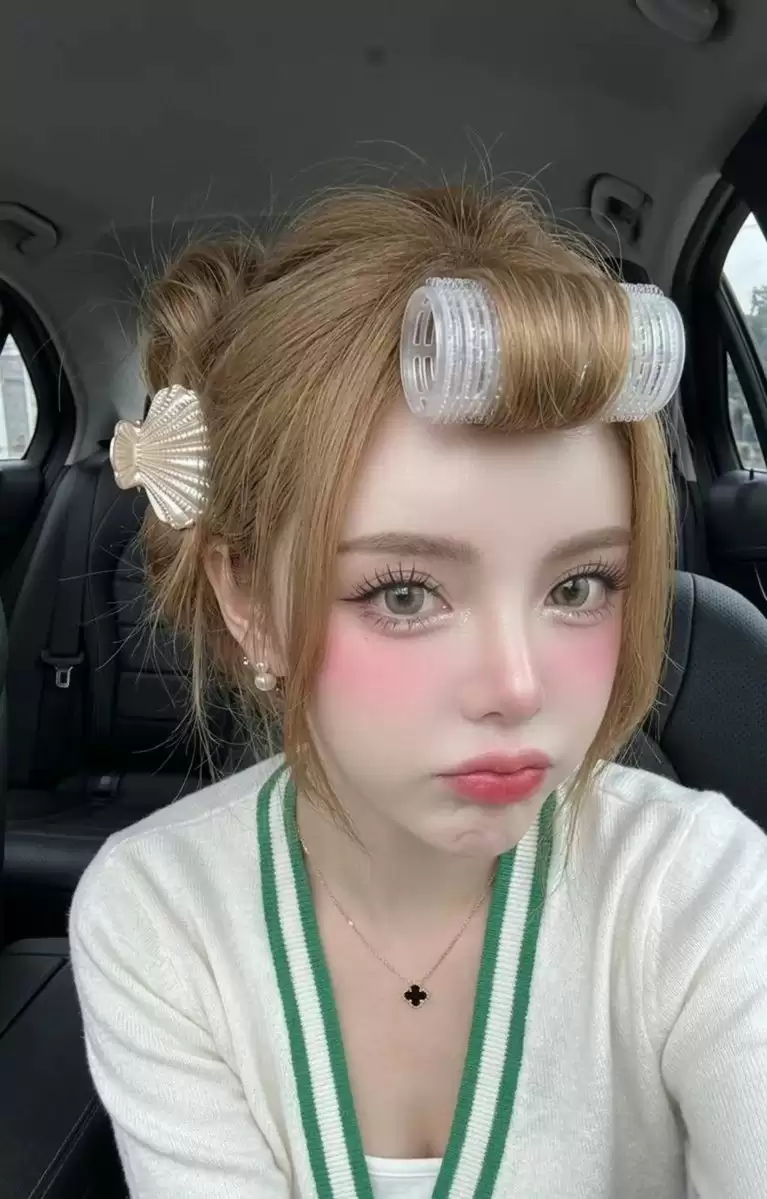 韩系柔光车内自拍