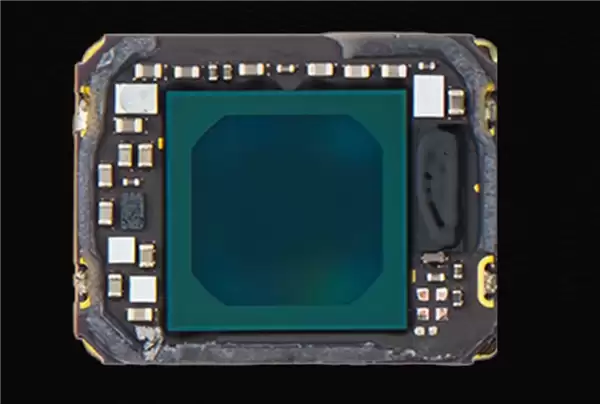 iPhone 17系列首发!1:1方形前摄要普及了:国产TOP5明年全部跟进