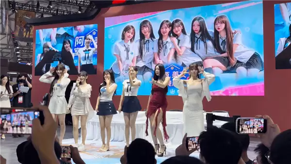 CJ《阿西美女》小姐姐团线下热舞：比游戏带劲多了
