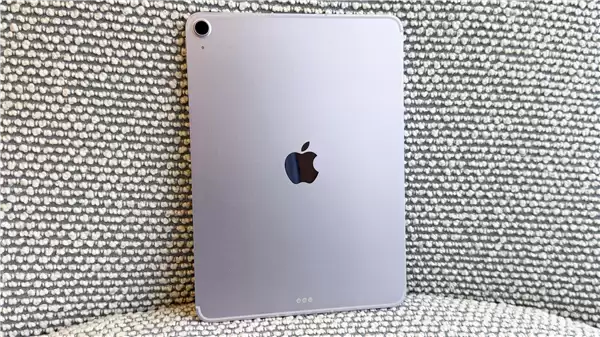民间大神攻破苹果系统壁垒！iPad成功运行macOS：用户多年期盼照进现实