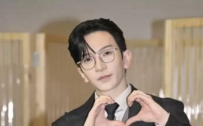 金秘书为何那样｜卢瀚霆预告吻戏最多六次 ，苏雅琳吻完嘴唇肿患上唇炎