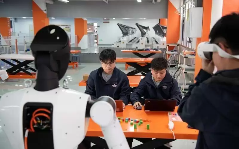 “落地即过时”如何办？上海科技馆让一支博士团队全球“追更”未来科技