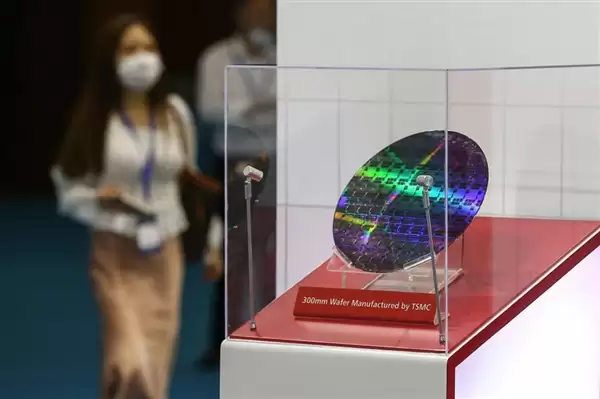 截胡苹果 谷歌Pixel 11拿下台积电2nm工艺首发权：高管坦言新机要涨价了