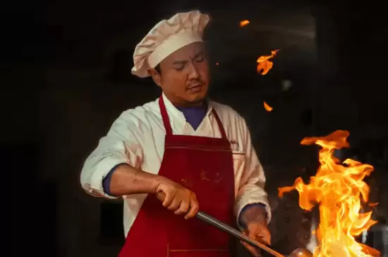 沈腾新片口碑爆了却“劝退”观众 战争片《欢迎来龙餐馆》适合孩子看吗