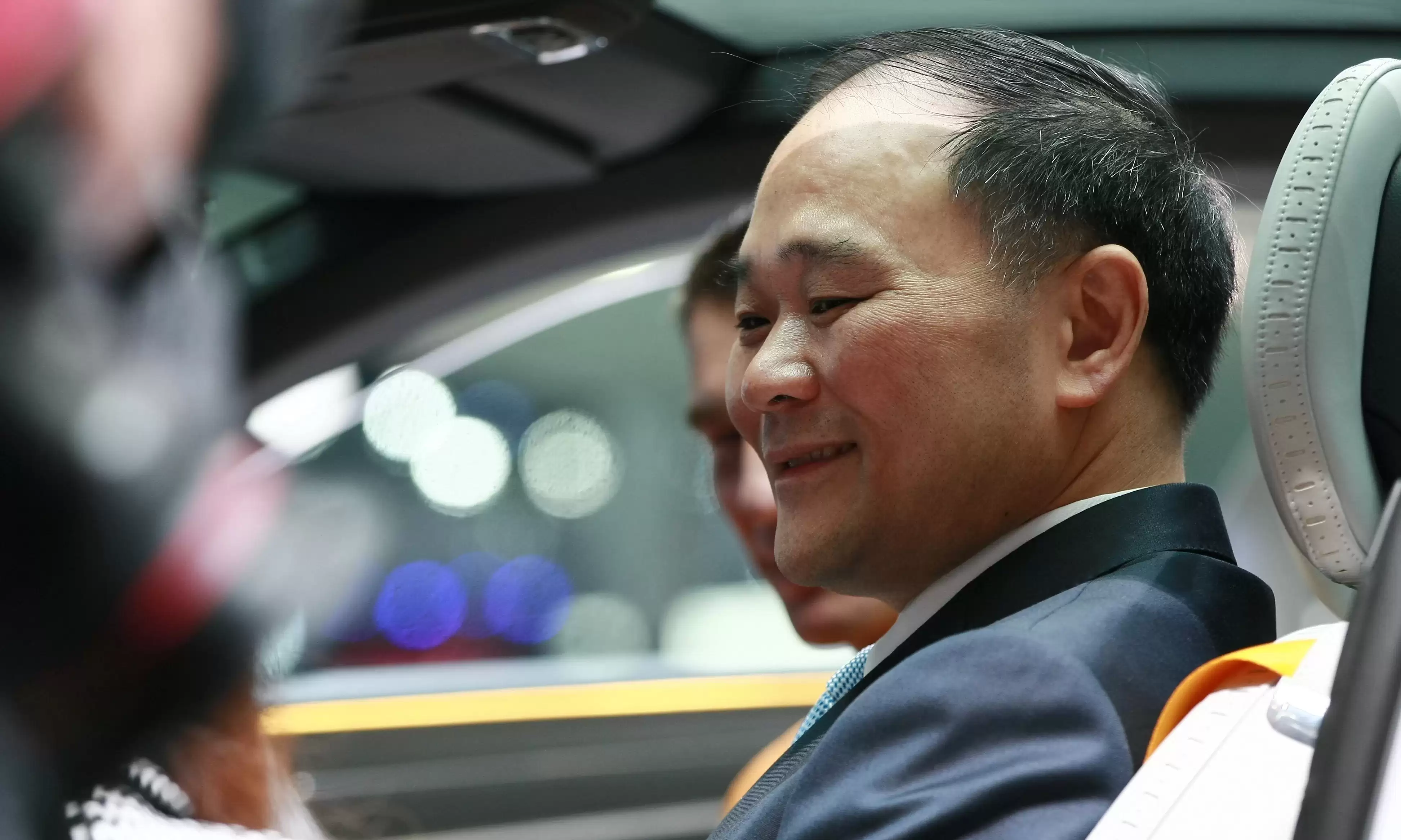 重磅！李书福卸任董事长，安聪慧接棒，吉利迎来 “成年礼”
