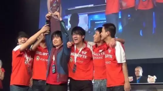 lol经典战役龙争虎斗决赛回顾 极限丝血翻盘