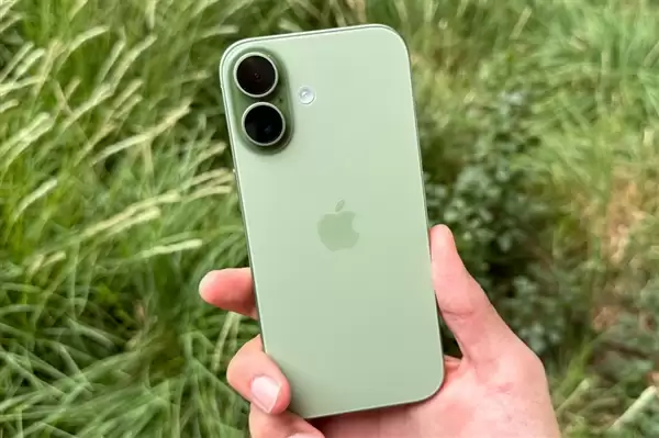 苹果拿下高端手机市场65%的份额:iPhone 17系列功不可没