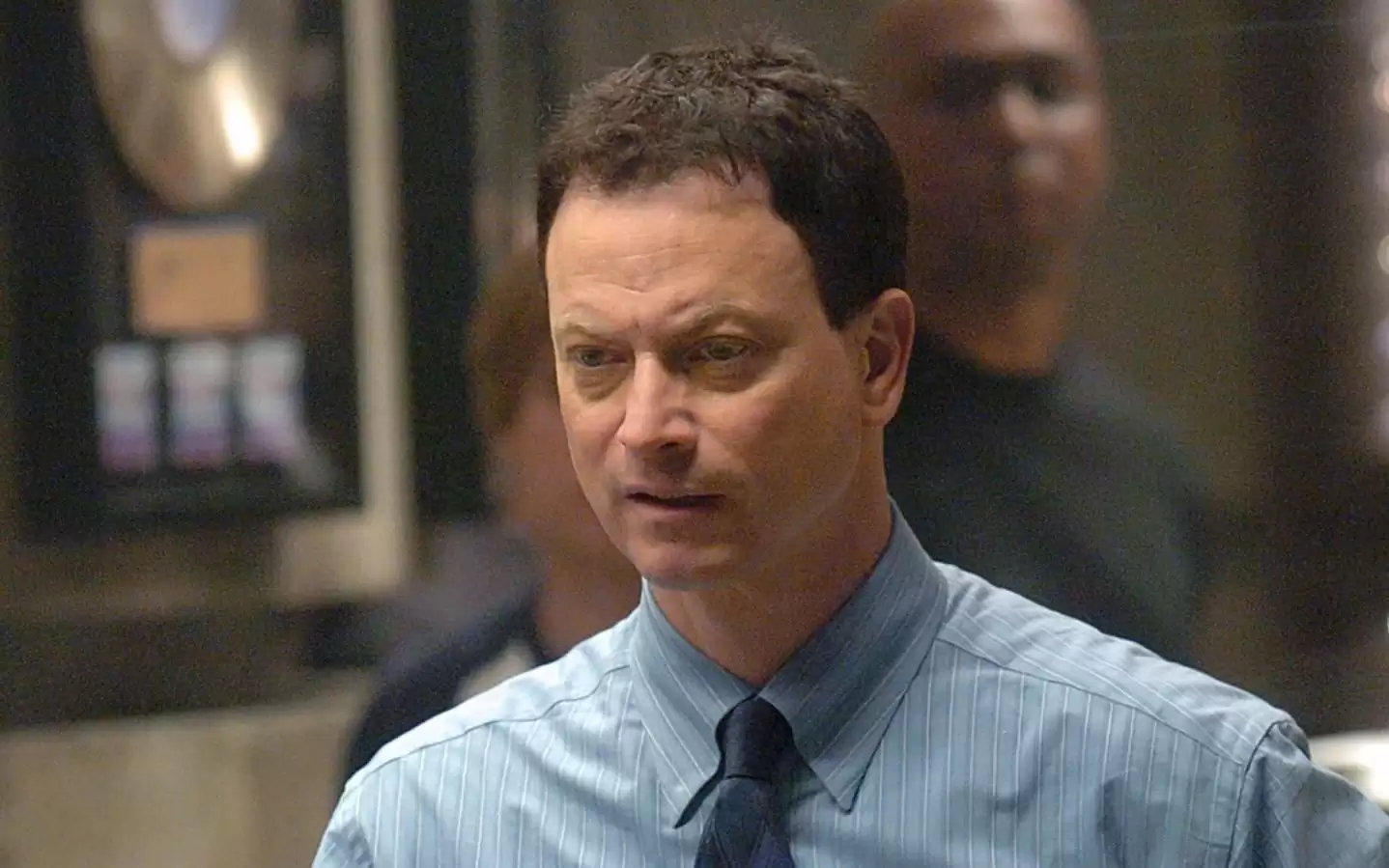 演了9年CSI的Gary Sinise，第一个署名角色是80年代肥皂剧里劝少年喝酒的路人